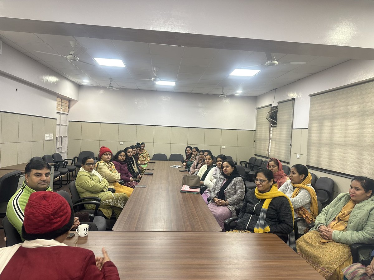 Our Teachers attended #Happiness Session organised by @DrPreetikhatri to help teachers & students build happiness into their daily lives and overcome the stress of board exams. @ManjeetranaDOE shared the benefits of feeling happy and how to overcome barriers that get in the way.