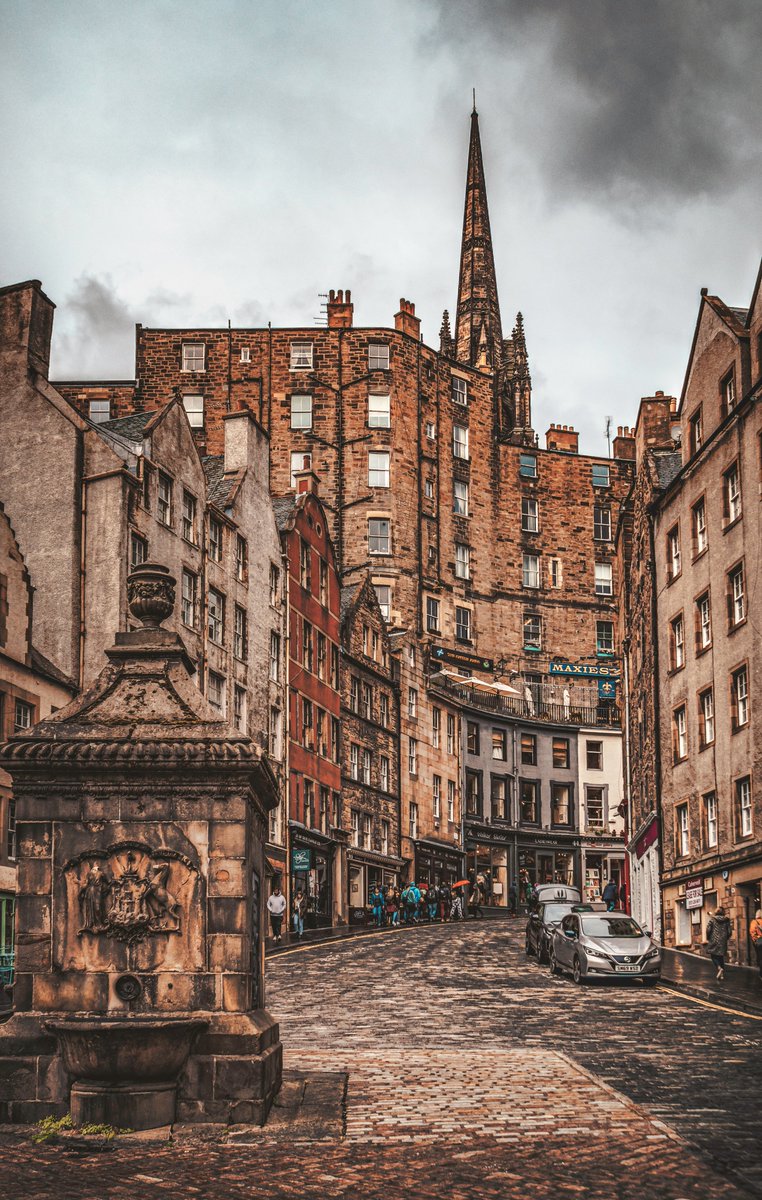 Old World Explorer tweet media