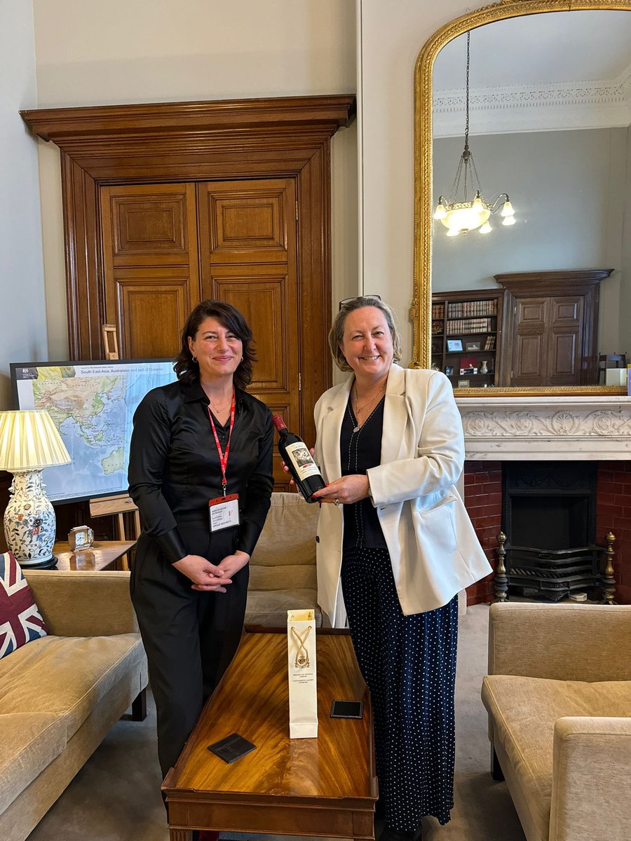 Delighted to meet Minister of State @annietrev to discuss the 🇬🇪🇬🇧 relations, our shared values and 🇬🇪Euro-Atlantic path, commitment to stability&peace in uncertain geo-political realities. Taking the chance to gift the Minister something 🇬🇪 is very proud of #Saperavi red wine🍷