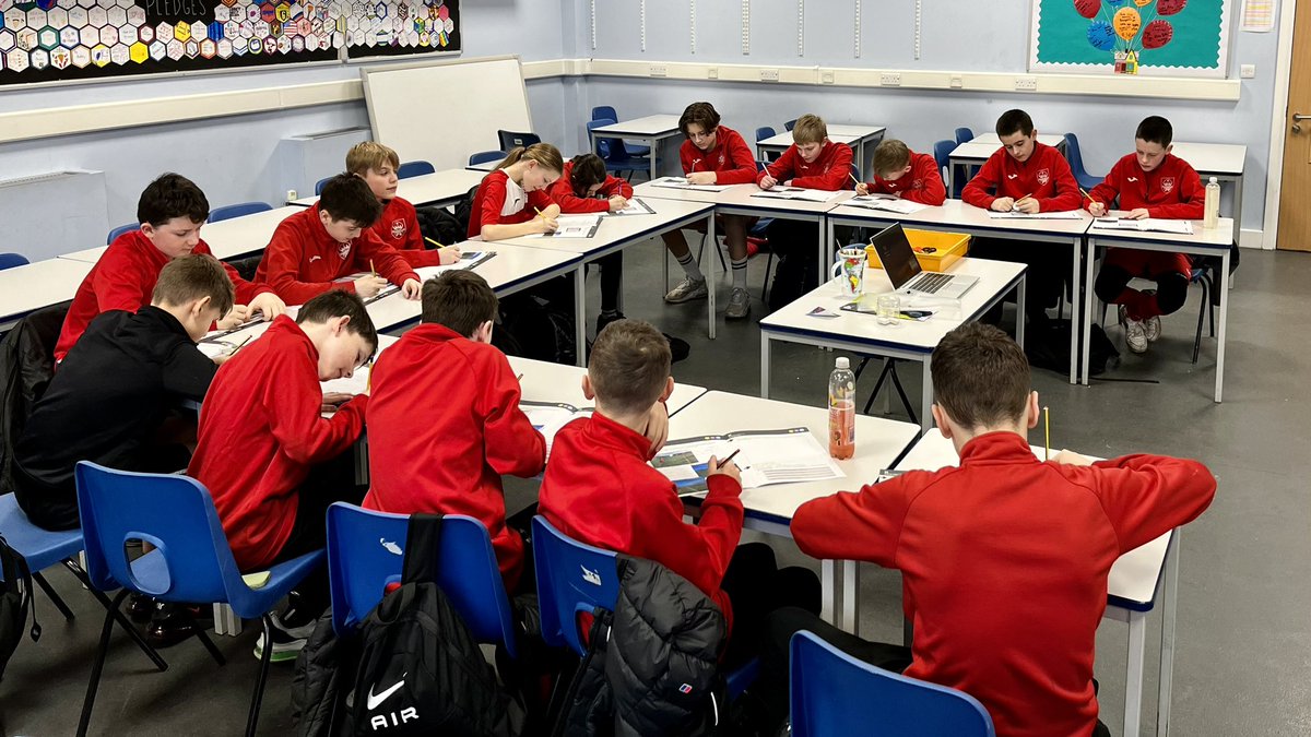 S1 have been working hard over the last couple of weeks on their Dynamic Youth Awards. 

Today they were picking out some photos to stick into in their booklets as evidence. 

#SchoolofFootball
#dynamicyouthaward 
#SoFlearnerpathway