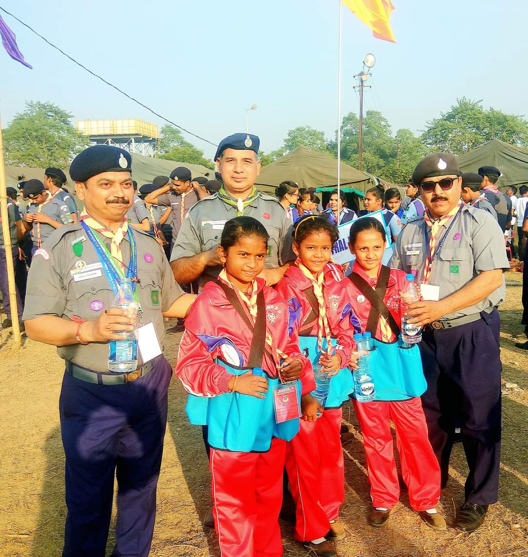 scoutingbytes's tweet photo. Service with a smile 😊 
#HappyScouting ⚜️ https://t.co/GRE3bp8RIW