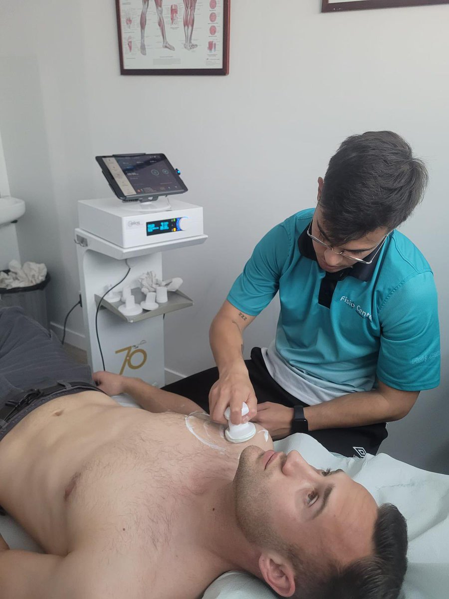 ✅ Nuestro jugador Marqués tratándose en <a href="/FisioCenter7/">Fisio Center</a> con Diego Pedroso.

#VamosRealÁvila 💙❤️