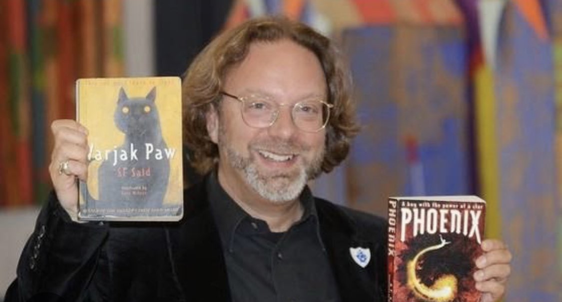 USLSchool's tweet image. Next week sees the start of the 5th annual USL Literature festival 🎉
This year sees it lasting longer with even more author visits/events!
We can’t wait to welcome the brilliant  @whatSFSaid next week and wonderful @sophyhenn after half term! Watch this space for more events 📚