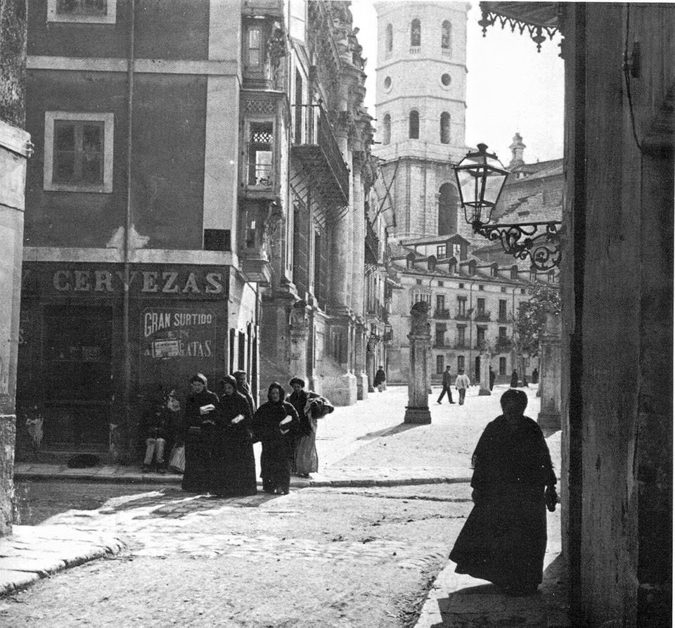 La Coruja Cultural tweet media