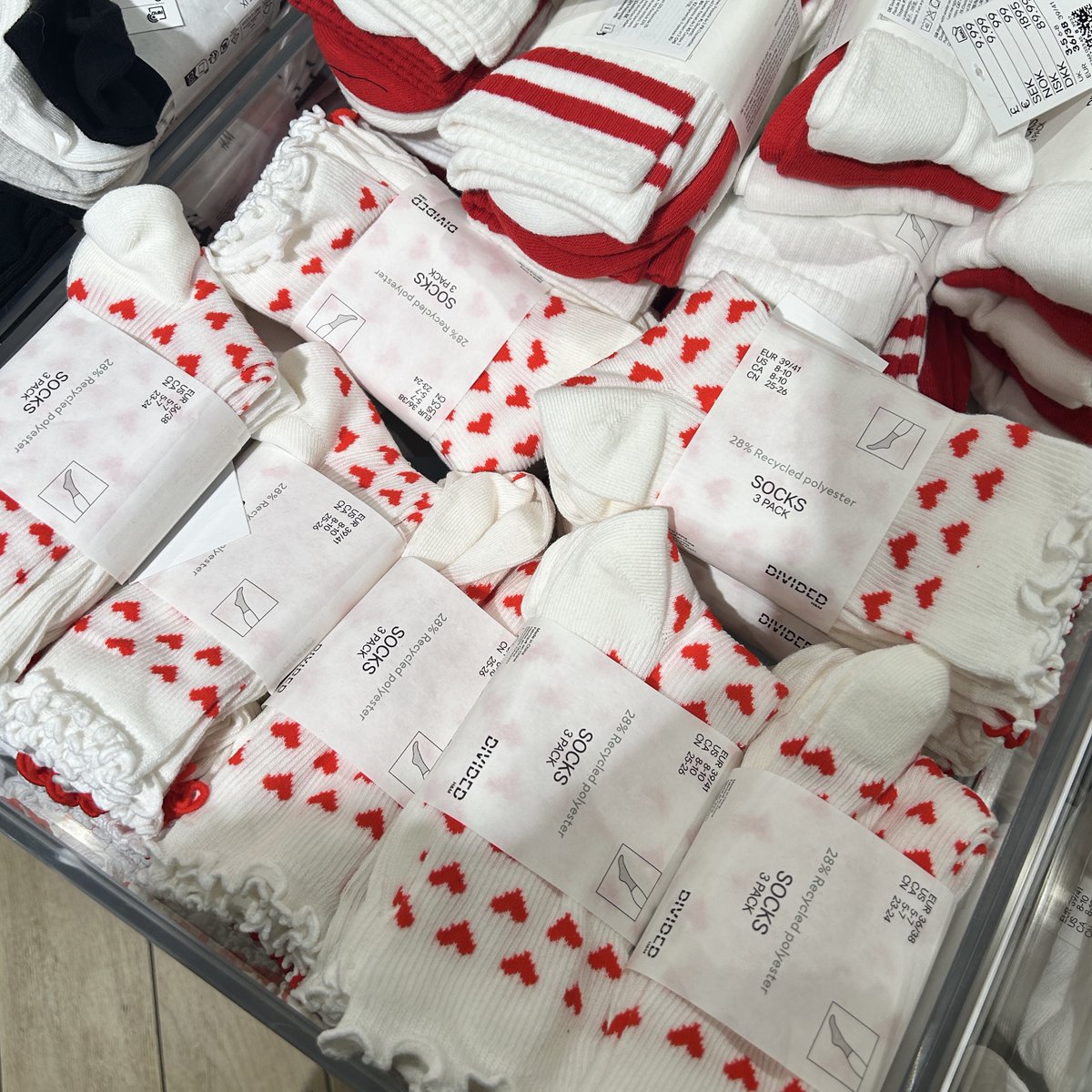 MoorSheffield's tweet photo. The humble sock gift gets a Valentine's makeover with these cute love-heart ones from @hm ❤️🧦
#HM #HeartSocks #ValentinesGiftIdeas https://t.co/6ovvAYiViu