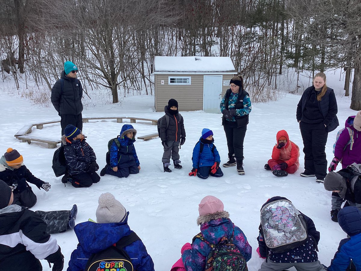 SYD_books_LDSB's tweet photo. A fabulous day a @gouldlake_LDSB #hikinginthewoods #collectingsticks #campfire #roastinghotdogsandmarshmallows @SydenhamPS_LDSB ๐ฅโ๏ธ https://t.co/jaFu1r2ktI