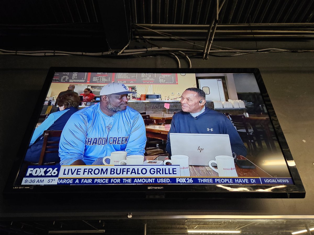 hardcorespin's tweet photo. I wake up every day to @FOX26Houston watching @DDillardTV @SallyMacFox26 @MelissaFox26 @DeniseFOX26 @NateGriffFOX26 sharing great news to our city 4am-10am. Caught my brother @big70vols this morning with Nate. #1Fox26NewsFan #GloryFitness is always locked in to #FOX26Houston https://t.co/Z0GGgxgiAg