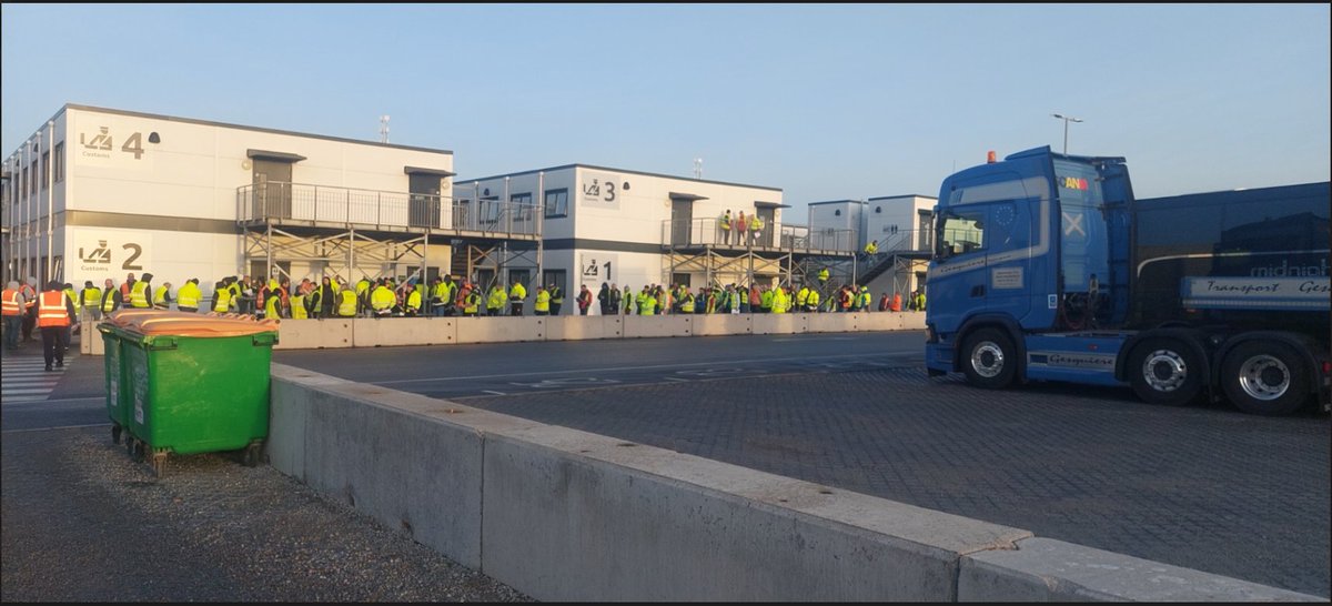 jordonfreight's tweet photo. An technical gremlin that brought down the customs system CDS meant it's been a busy day at Sevington. https://t.co/Ez26EjgOwM
