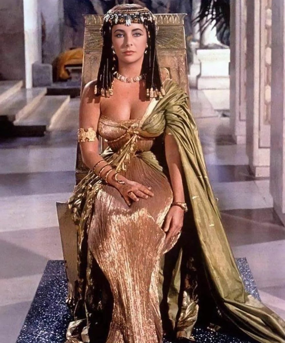 Cleopatra ascended the throne at the age of 17 and died at the age of 39. She spoke 9 languages. She knew the language of Ancient Egypt and had learned to read hieroglyphics, a unique case in her dynasty. Apart from this, she knew Greek and the languages ​​of the Parthians,…