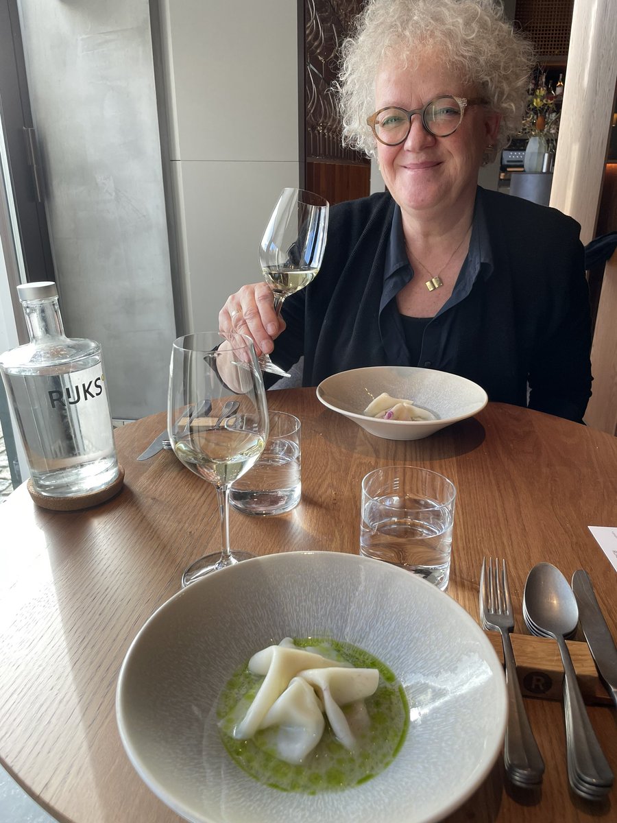 Lunchen met lieve <a href="/mieke_kerkhof/">Mieke Kerkhof</a> om te vieren dat het februari is én haar nieuwe boek ‘Kunnen eierstokken echt rammelen’ over een maand verschijnt 🥳