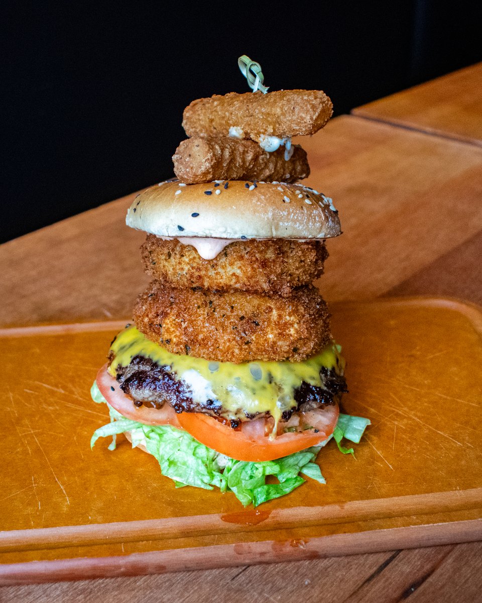 hambrgr's tweet photo. The only way to your loved oneโs heart is through Hambrgr Ottawa Streetโs #CHEFSMASH - EXโs & OHโs
7 oz Patty, Two Onion Rings, Two Mozzarella Sticks, Roasted Red Pepper Aioli, Tomatoes, Lettuce & 'Merican Cheese
Exclusively available at our Hambrgr Ottawa St. location. https://t.co/2i4S1WAcOa