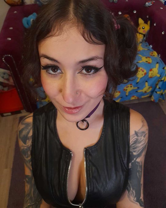 POV d'en bas ou d'en haut ? Moi, j'ai ma petite pr&eacute;f&eacute;rence...🤫   #eGirl #GamerGirl #eGirlStyle #GameOn<a href="/tag/gameon"class="tags"><span>#gameon</span></a><a href="/tag/gamergirl"class="tags"><span>#gamergirl</span></a><a href="/tag/gaming"class="tags"><span>#gaming</span></a><a href="/tag/egirl"class="tags"><span>#egirl</span></a><a href="/tag/egirlstyle"class="tags"><span>#egirlstyle</span></a>