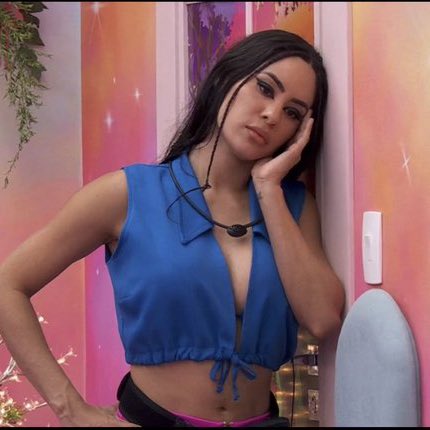 poptime's tweet photo. Isabelle deu coração partido pro Davi e coração pro Bin Laden, que colocou ela no Paredão #BBB24 https://t.co/hM8m3UubB4