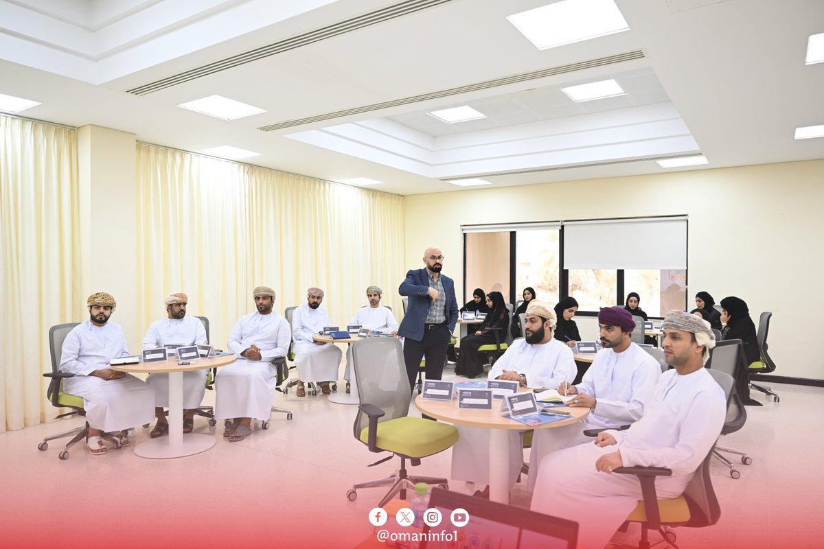 omaninfo1's tweet photo. نظم #مركز_التدريب_الإعلامي بـ #وزارة_الإعلام برنامجا تدريبيا على مدار خمسة أيام بهدف تعزيز مهارات التواصل واستراتيجياته، والتعرف على آليات إدارة السمعة المؤسسية، قدمه المدرب أ. أحمد عودة. https://t.co/sWifBwEKiK