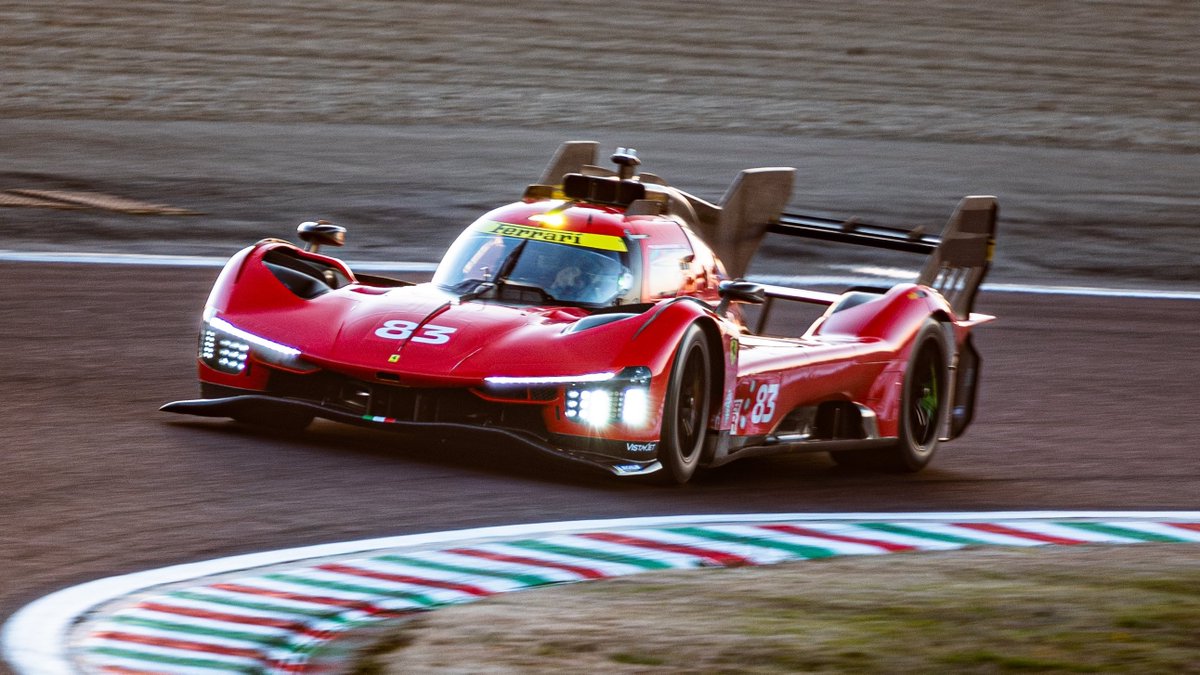 PadokoweSwiry's tweet photo. Spójrzmy jakie są fakty - Kubica zawsze o krok przed Hamiltonem: 
2004 - Macau 
2013 - Mercedes
2023/4 - Ferrari

Nie ma przypadków, są tylko znaki. Robert gra w szachy, kiedy inni grają w warcaby. Wszystko zaplanowane na 3 ruchy do przodu 😎

#Kubica #F1PL #ViaF1 https://t.co/Jwd0W8LKqy