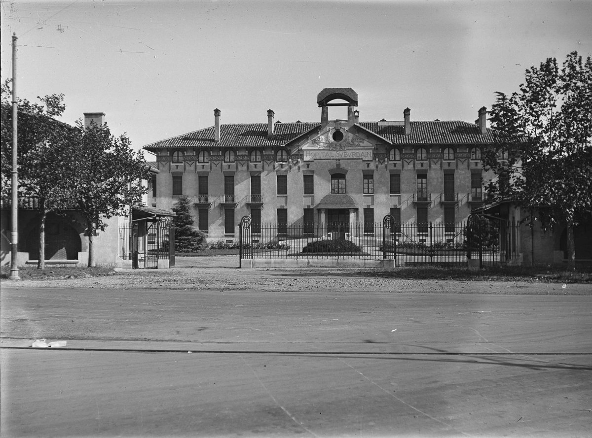 ToulouseArchive's tweet photo. 📆 2 fév. 1946 : Si les travaux ont débuté dès 1911, ce n'est que #CeJourLà que l’hôpital Purpan 🏥 ouvre ses portes au public. Il continue à se développer à partir de 1970 et l’hôpital des enfants ouvre en 1998.
📸 #MariusBergé (1939), 85Fi240
🖼️ Éditions #ARGRA (1960), 9Fi6761. https://t.co/tIYWRc6tOE