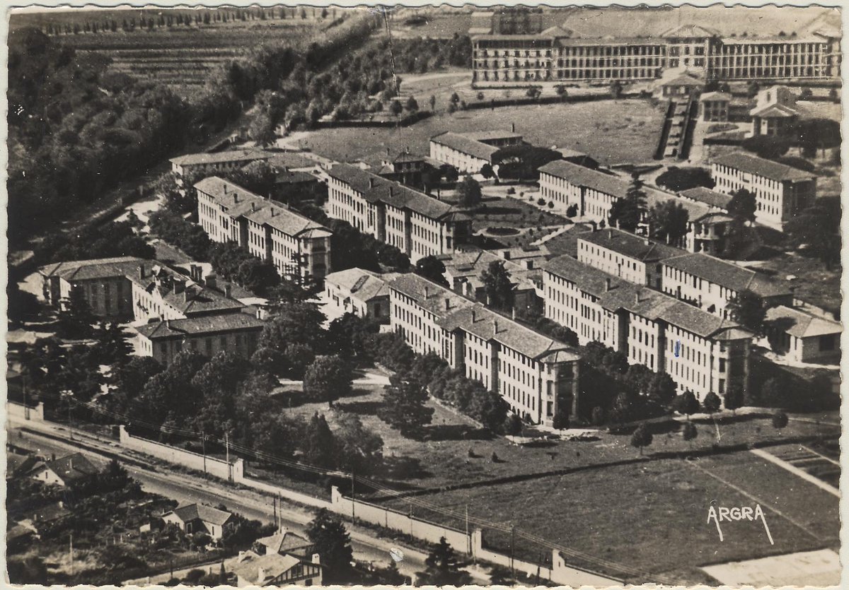 ToulouseArchive's tweet photo. 📆 2 fév. 1946 : Si les travaux ont débuté dès 1911, ce n'est que #CeJourLà que l’hôpital Purpan 🏥 ouvre ses portes au public. Il continue à se développer à partir de 1970 et l’hôpital des enfants ouvre en 1998.
📸 #MariusBergé (1939), 85Fi240
🖼️ Éditions #ARGRA (1960), 9Fi6761. https://t.co/tIYWRc6tOE