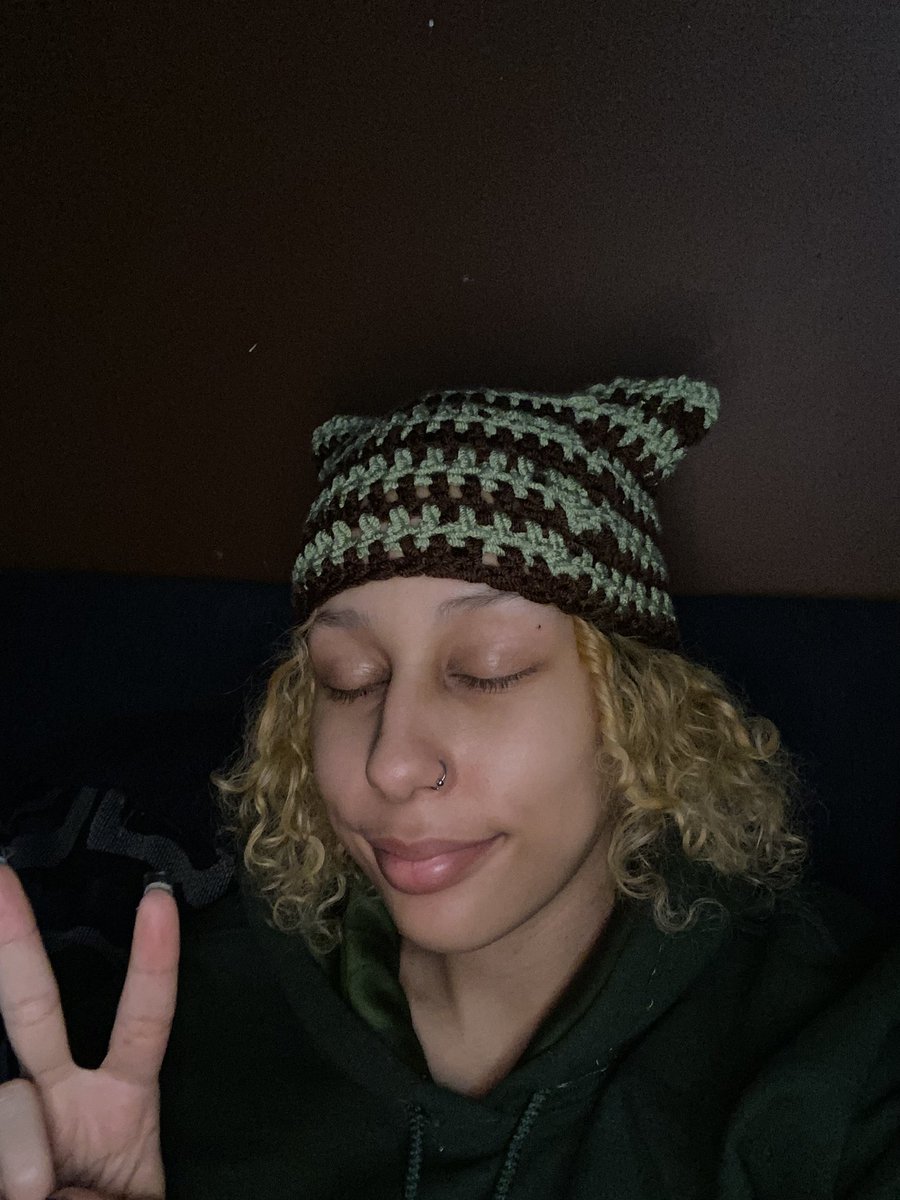 uhitskat's tweet photo. Annual post to tell y’all I’m obsessed with making cat ear beanies 🫰🏽✨ https://t.co/S4NjNfMMJA