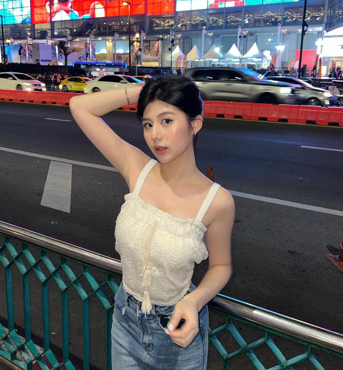 filebersama's tweet photo. gaya andalan lyd🥵 https://t.co/ZetyrY0zEa