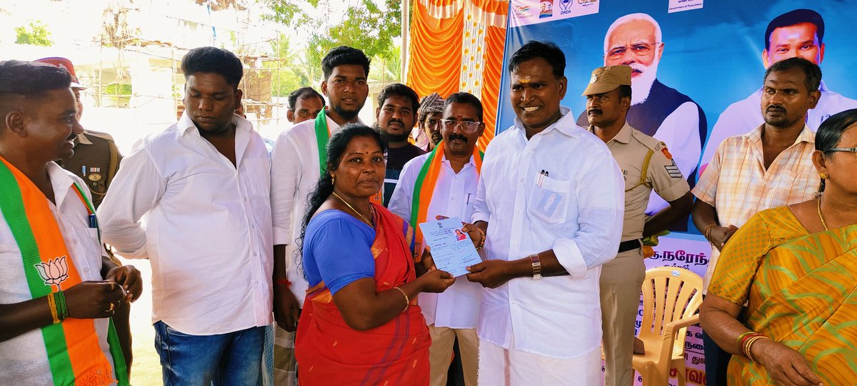 AKSaiJSaravanan's tweet photo. மகளிர் மற்றும் குழந்தைகள் மேம்பாட்டு துறையின் மூலம் எனது ஊசுடு தொகுதிக்குட்பட்ட சுமார் 72  விதவைப் பயனாளிகளுக்கு உதவி தொகை பெறுவதற்கான அடையாள அட்டையை வழங்கினேன்.@BJP4Puducherry @BJP4TamilNadu @blsanthosh @BlrNirmal @amitmalviya https://t.co/FTEtEHsIp4
