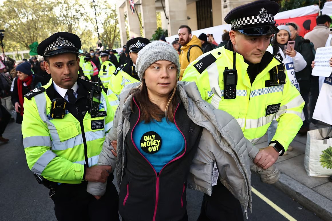 TheBeeTalks's tweet image. Swedish climate activist Greta Thunberg Detained in London! Read Below👇
thebeetalks.com/news/swedish-c…
#GretaThunberg #activist #greenpeace #environmentprotection #thebeetalks