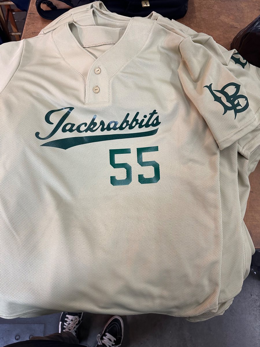 martin_rod's tweet photo. Fresh new looks coming soon…we are always reppin’ “The 1600.” 🐰⚾️💚💛🤘 https://t.co/C6AwOFPsAl