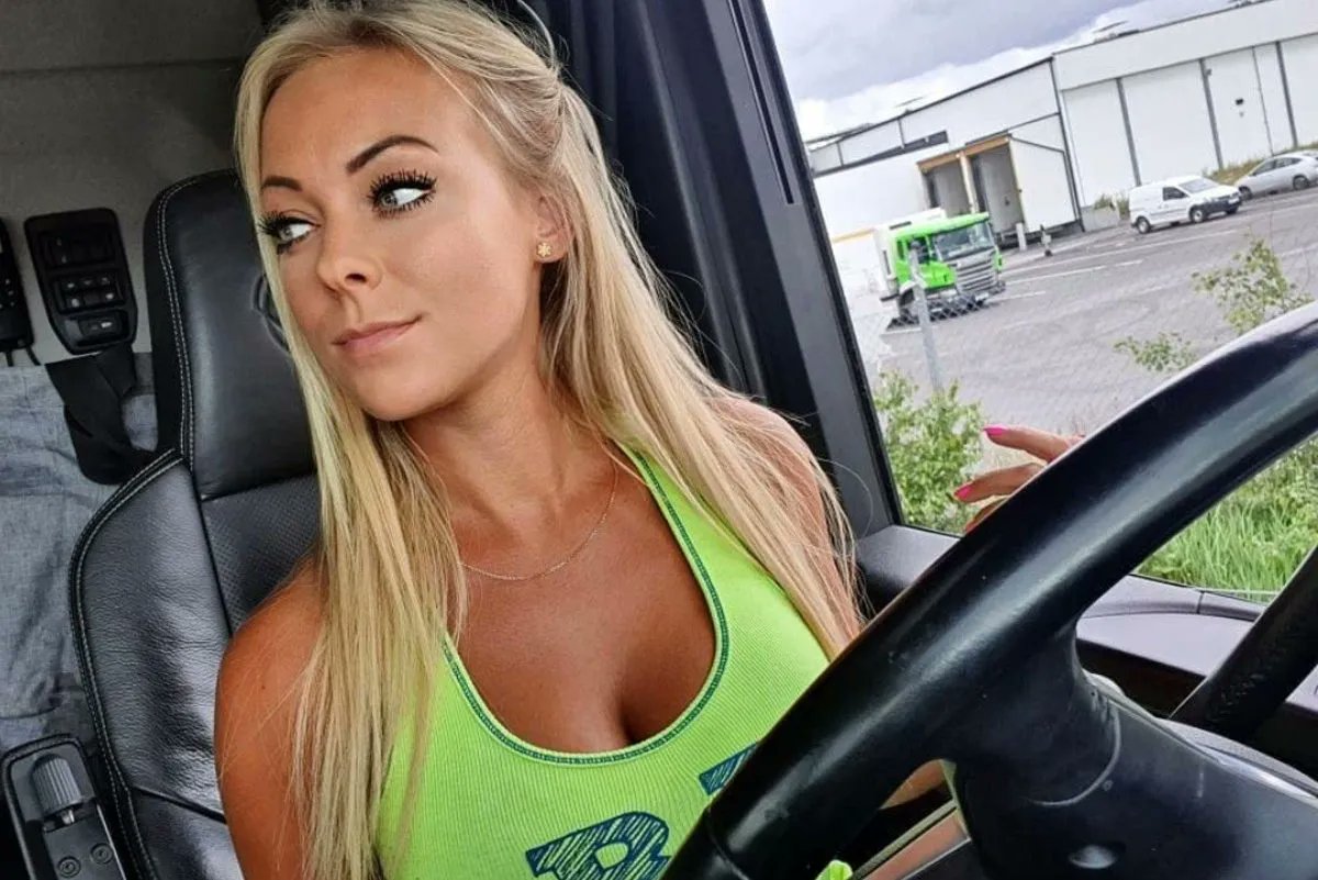 @TheUSATruckers Angelica Larsson Trucking Girl