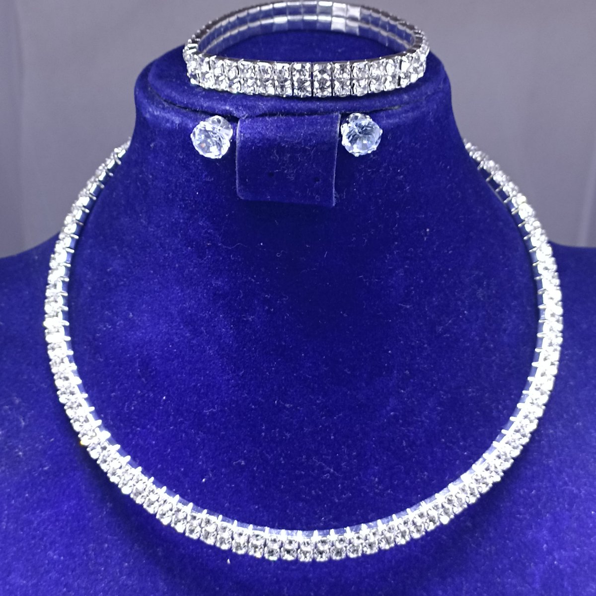 Voguelady_'s tweet photo. Bridal jewelry to make your special day 😍 a memorable one 🥰. 
Price: N10,500 and below
Dm to order
Nationwide delivery
Please kindly repost when you come across this post😊

1usd https://t.co/acNZo2g5oa