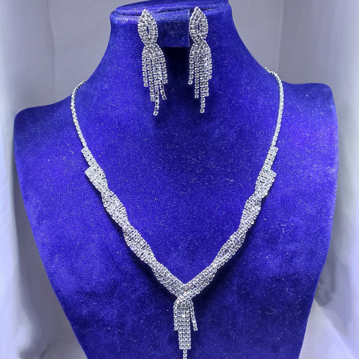 Voguelady_'s tweet photo. Bridal jewelry to make your special day 😍 a memorable one 🥰. 
Price: N10,500 and below
Dm to order
Nationwide delivery
Please kindly repost when you come across this post😊

1usd https://t.co/acNZo2g5oa