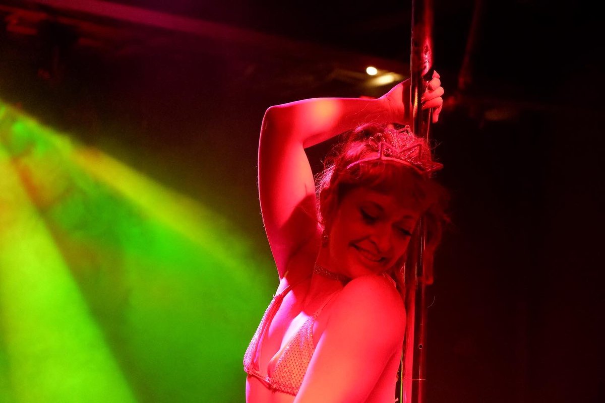 YsabelJuradoLA's tweet photo. Never thought I’d see poledancing at a campaign fundraiser, but there’s a first time for everything! Thank you, @EquityStripNoHo for working that crowd!

Y’all made it rain for our union sisters. Now, I need y’all to chip in to help us in the home stretch: https://t.co/XhrIt4lwbf https://t.co/YTCX7ZcrAm