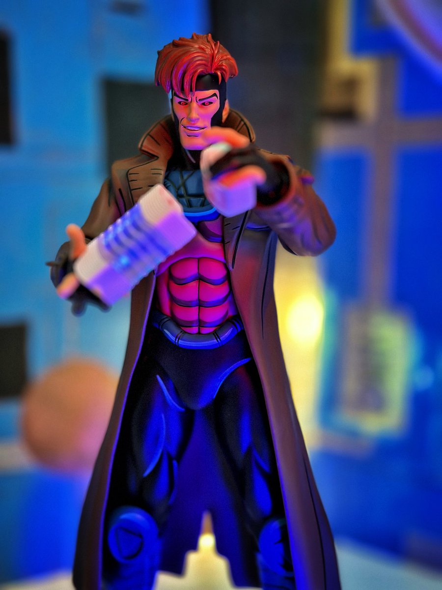 yellowsurfer80's tweet image. Everyone can relax. Gambit has returned.

 #brokecollector80 #geekzone #zetravelinggeek #ihavemoretoysthanyourkids #xmen #xmentas #mondonews #mondo #gambit