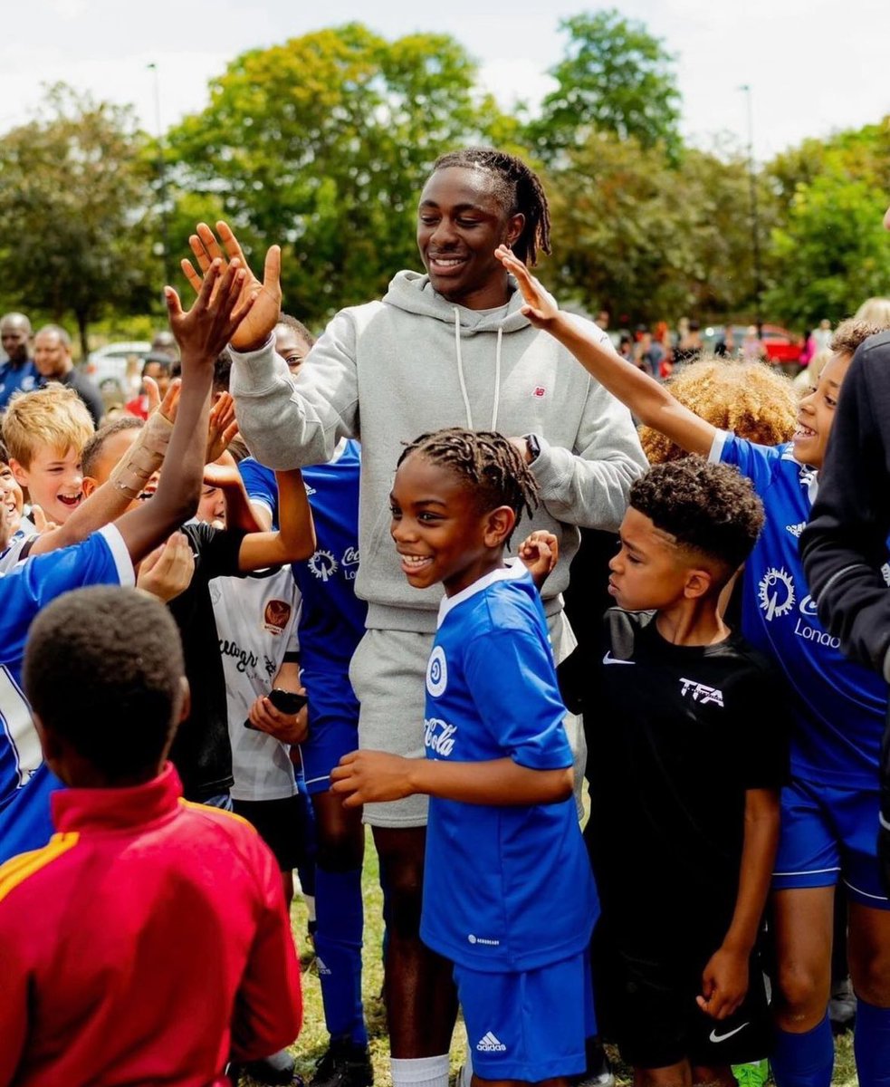 🔴🔵🏴󠁧󠁢󠁥󠁮󠁧󠁿 Crystal Palace and England star Eberechi Eze has launched ‘The Eze Foundation’, which is a charitable foundation committed to providing career enhancing opportunities and inspirational experiences for school children in London. #CPFC More here ⬇️ gianlucadimarzio.com/en/eberechi-ez…