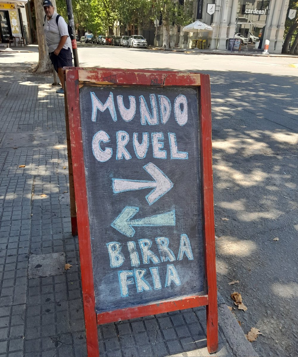 Fedecas's tweet photo. Por las calles de Montevideo https://t.co/7z9joAWO1s