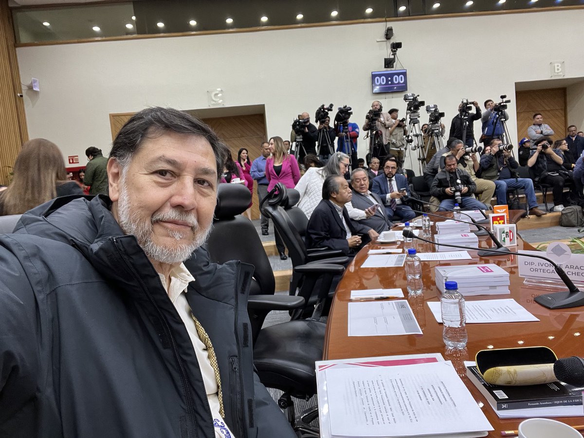 fernandeznorona's tweet photo. He tomado protesta como integrante del Consejo Electoral del ⁦@INEMexico⁩  como Consejero del Poder Legislativo. https://t.co/TiTE3yBd2r