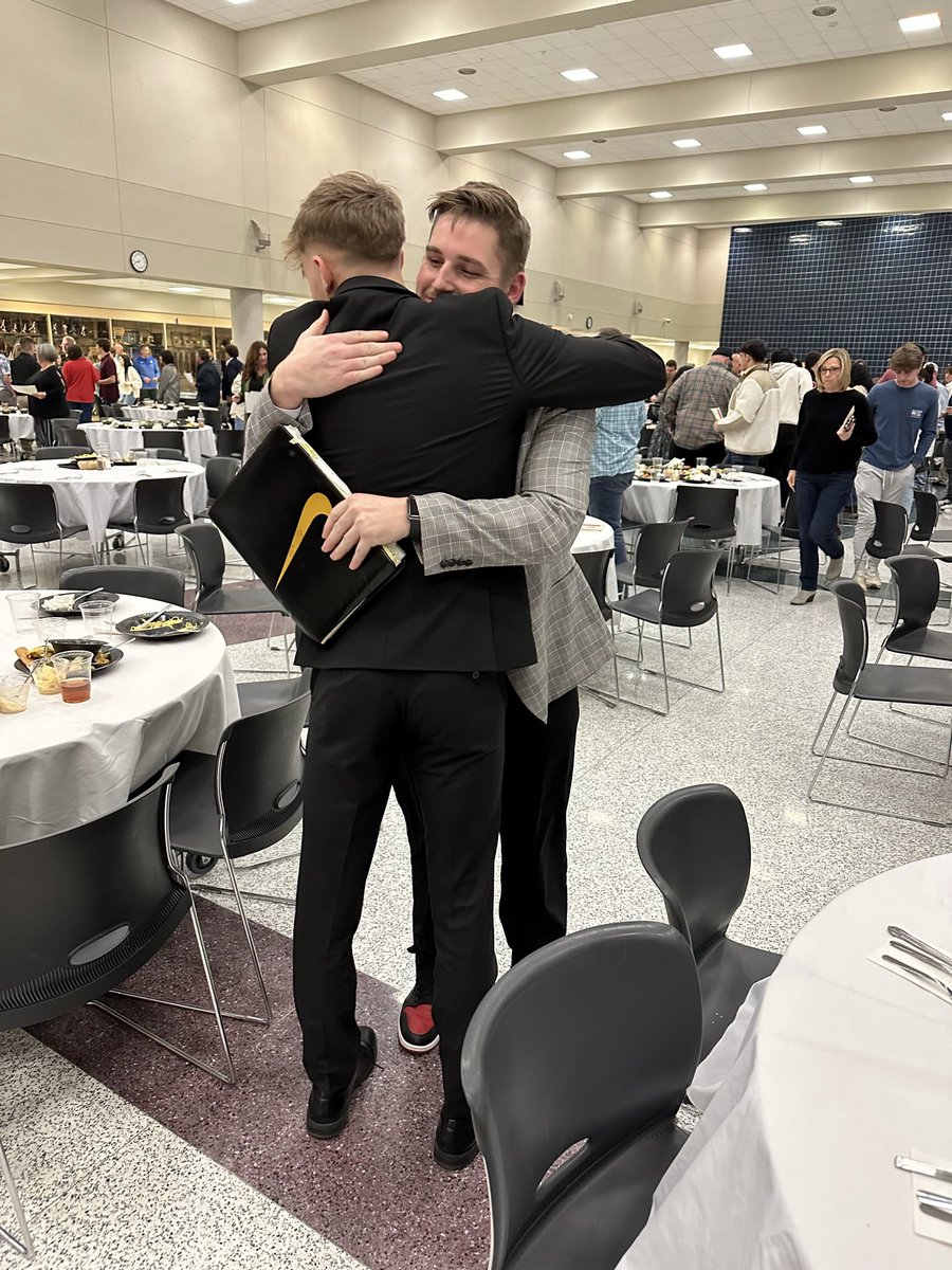 CoachBreyCook's tweet photo. Well deserved men!! 

@sethf_28 
@_AustinJames05 
@MasonWolfenden 

Way to represent Pea Ridge and @Blackhawks_FB last night and congratulations on your selection onto the KURM Dream Team! 

#FLIGHT ⬆️⬆️ https://t.co/uM3UKN2Qrb