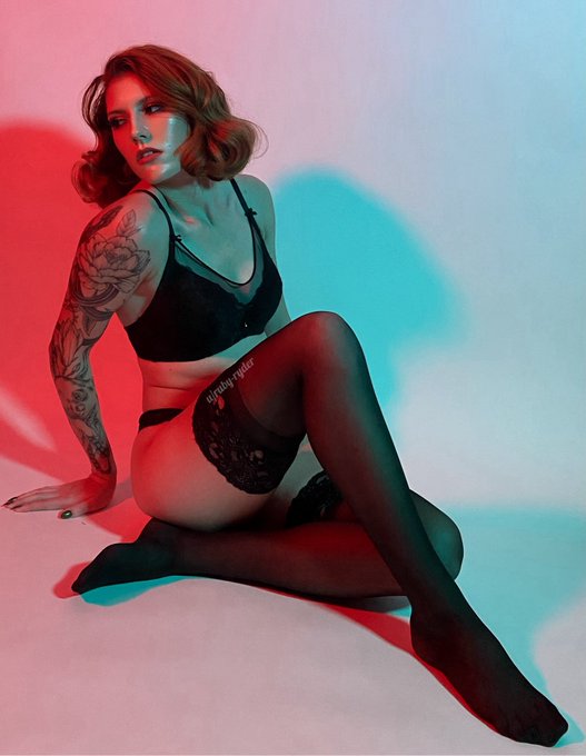 Am I 3D yet? https://t.co/LL9sYGf75k<a href="/tag/redhead"class="tags"><span>#redhead</span></a><a href="/tag/shorthair"class="tags"><span>#shorthair</span></a><a href="/tag/altgirl"class="tags"><span>#altgirl</span></a><a href="/tag/pixiecut"class="tags"><span>#pixiecut</span></a>