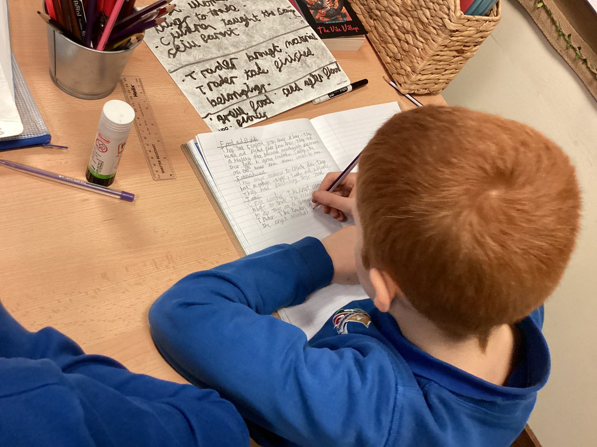 Year 4 have loved researching the lives of the Indus Valley Civilisation. They divided their research into subheadings and wrote paragraphs about housing,jobs and food and drink. They compared this to previous  periods of history that they have learnt about.  #society #trade