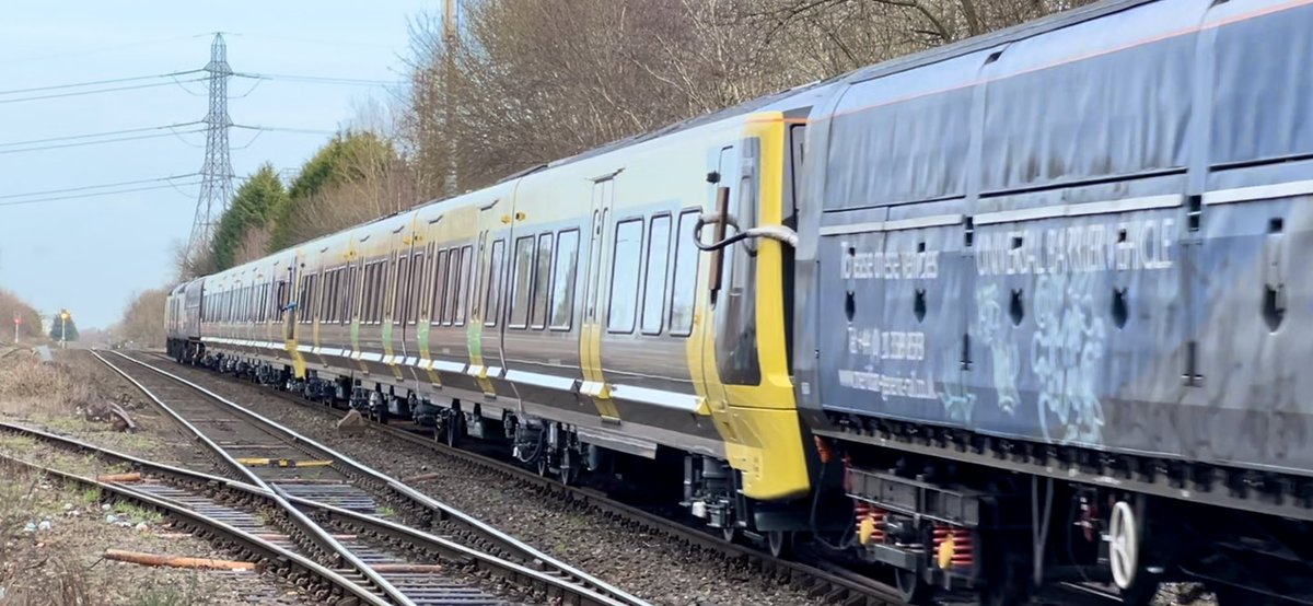 PlatformEdge1's tweet image. Class 777s on the Snow Hill Lines??? 😅

Rail Adventure HSTs pull 777045 + 777043 to Long Marston passing through Rowley Regis #Class43 #HST #Class777