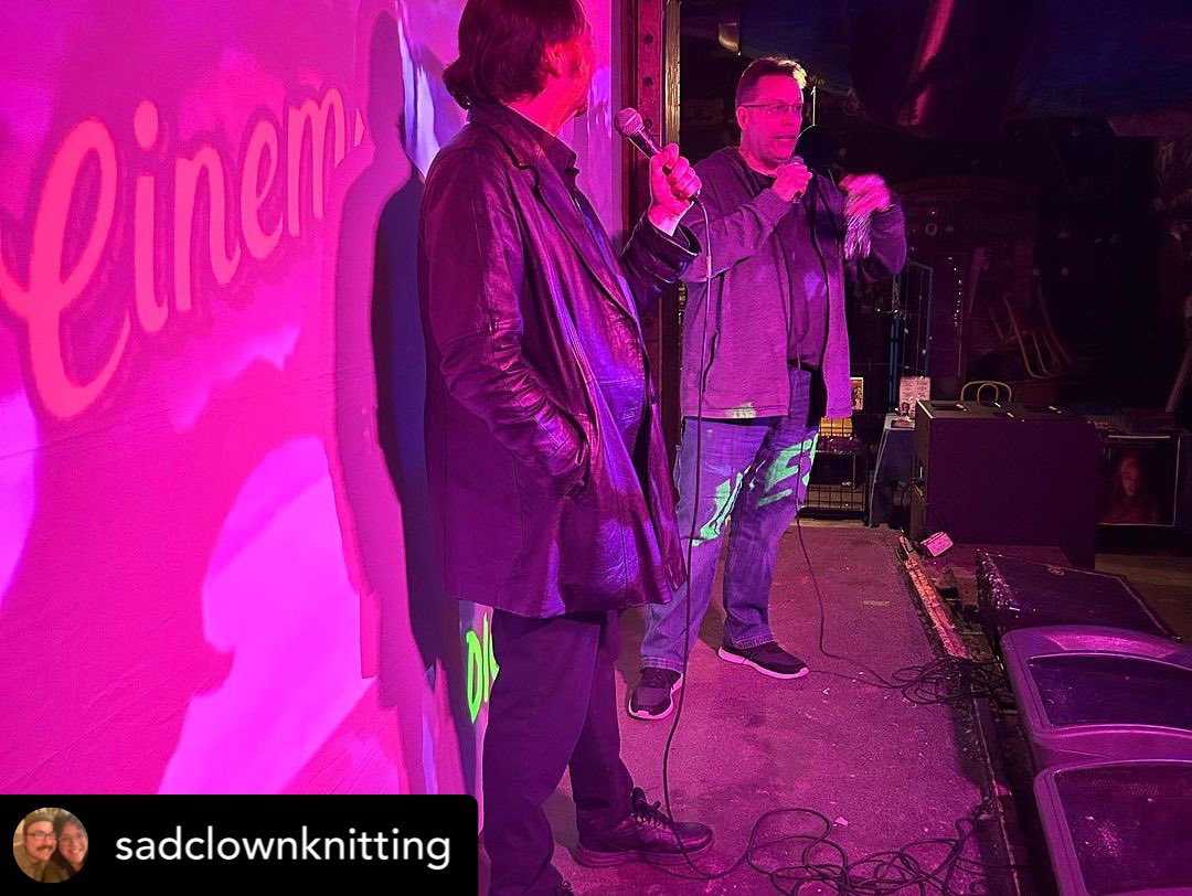 TempeVideo's tweet photo. Posted @withregram • @sadclownknitting A fun screening of @sideeffectsmayvarymovie at @ralphs_rock_diner !!!
#sideeffectsmayvary #onlyintheaters #jrbookwalter #jamesledwards #ralphsrockdiner #worcester https://t.co/25hVtZ050u