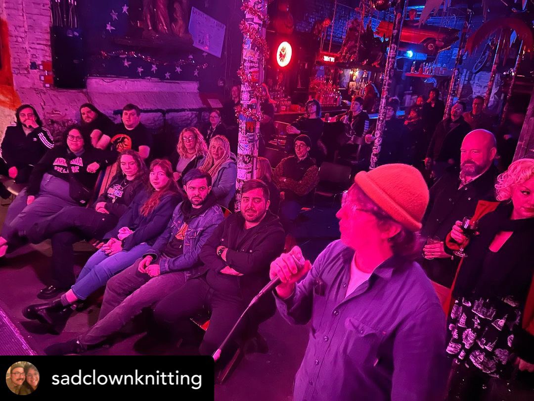 TempeVideo's tweet photo. Posted @withregram • @sadclownknitting A fun screening of @sideeffectsmayvarymovie at @ralphs_rock_diner !!!
#sideeffectsmayvary #onlyintheaters #jrbookwalter #jamesledwards #ralphsrockdiner #worcester https://t.co/25hVtZ050u