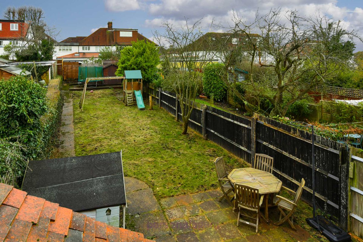 Our *LETTING OF THE WEEK*
Salisbury Road, Banstead, £2,500 PCM
3 Beds, 1 Bathroom

**QUIET LOCATION** Enjoying a highly convenient location, just a four minute walk from #Banstead High Street (0.2 miles).

Find out more thepersonalagent.co.uk/.../salisbury-…...
#epsomlettings #lettings