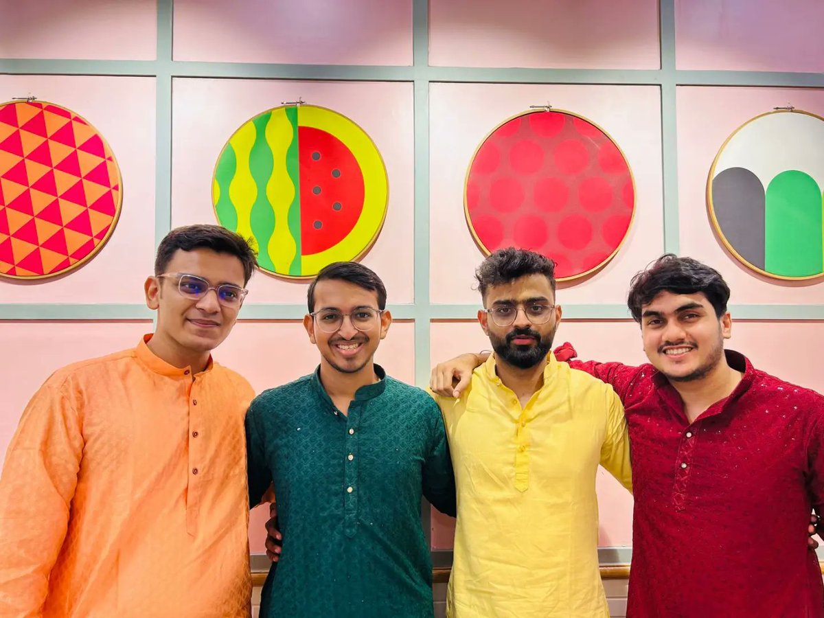 itsEzTech's tweet image. Throwing it back to Diwali celebrations – started with pizza at Eva&apos;s, ended with sweet treats at Naturals. Good company, good food, and unforgettable moments! 🍕🍦
.
.
 #TeamEZ #DiwaliMemories #EZTech