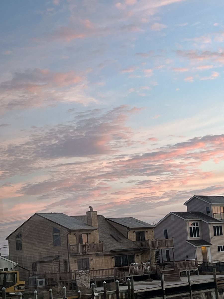 Pjfriend's tweet photo. I spy something blue in the sky!! Spring 47 days but who’s counting!!! #jerseyshore #hurryspring @JGodynick @karenrogers6abc @DanZarrow @StormHour @DaveCurren @wx_max @jamesgweather @PaytonDomschke https://t.co/s1wy6l8Hsf