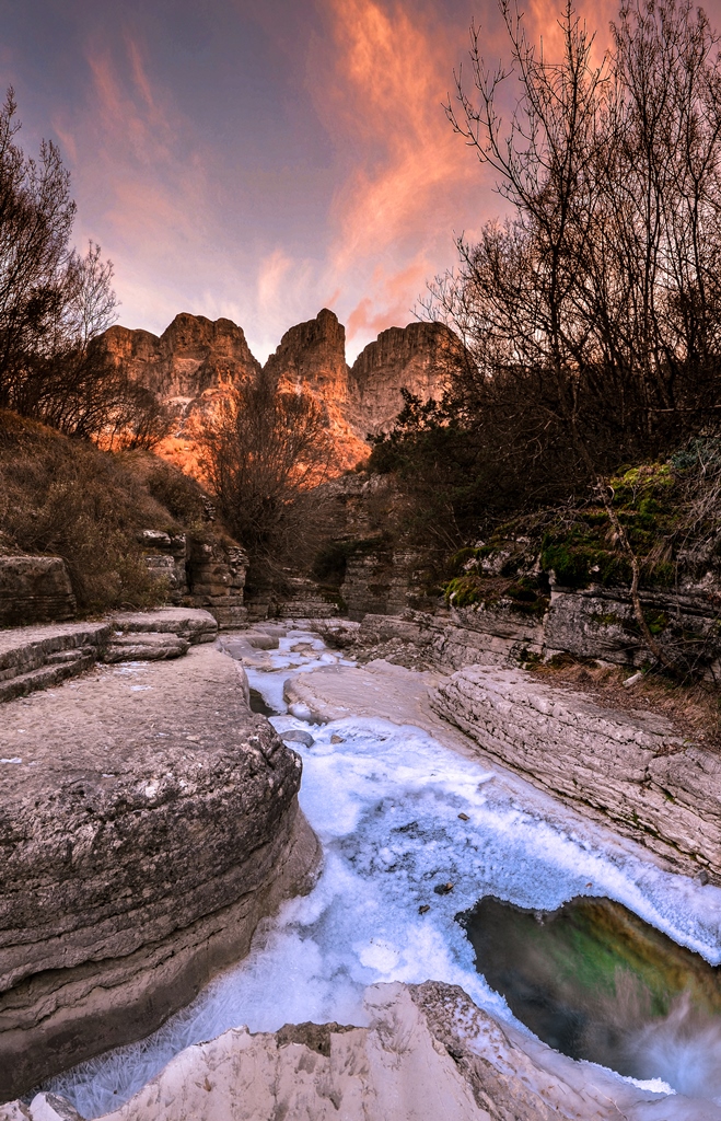 VisitGreecegr's tweet photo. Choose Greece for your winter ❄️getaway ✈️ and unlock a world of possibilities! Any favs? #VisitGreece  #travel  https://t.co/3uWLjhEgMn https://t.co/dbnC5LQsCk
