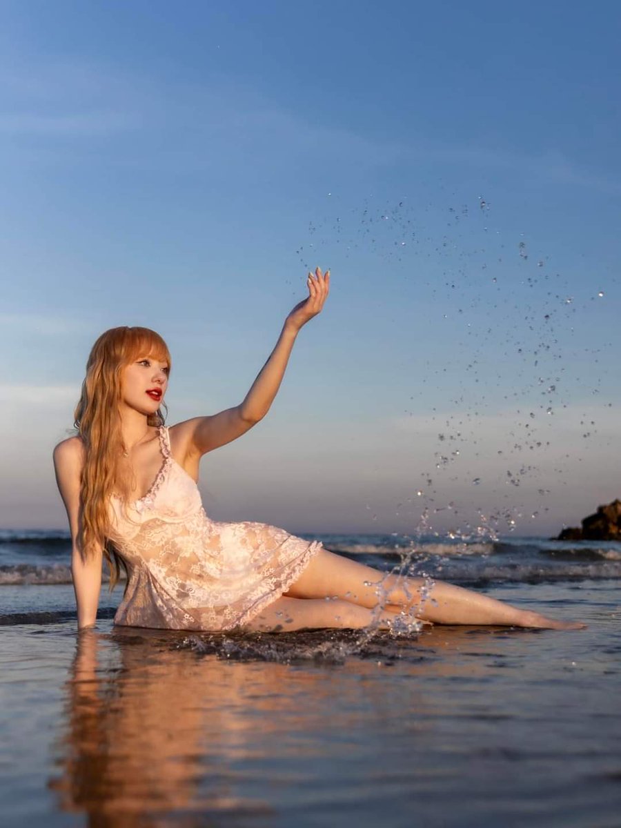 jannineweigelfc's tweet image. I miss the beachhh🌊☀️

// FB : Jannine Weigel 
#jannineweigel #ploychompoo #พลอยชมพู #jannineweigelfanclub