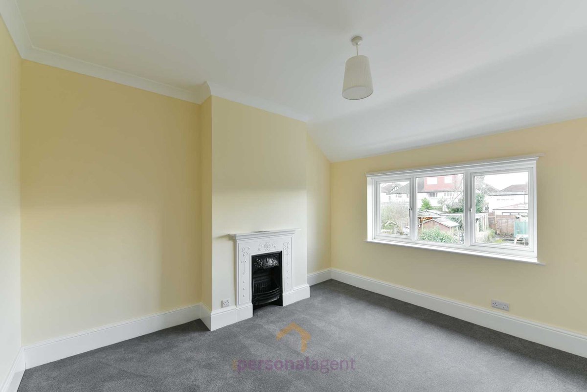 Our *LETTING OF THE WEEK*
Salisbury Road, Banstead, £2,500 PCM
3 Beds, 1 Bathroom

**QUIET LOCATION** Enjoying a highly convenient location, just a four minute walk from #Banstead High Street (0.2 miles).

Find out more thepersonalagent.co.uk/.../salisbury-…...
#epsomlettings #lettings #newhome
