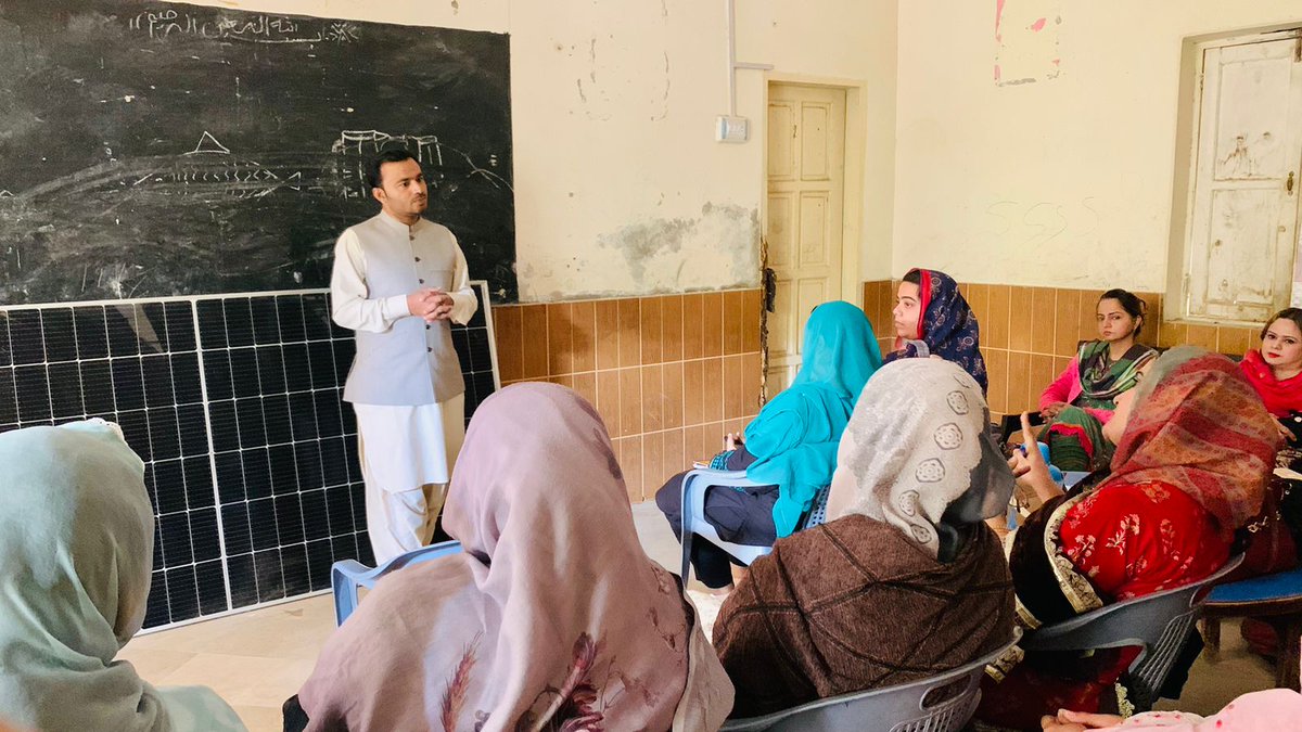 IBAheads's tweet photo. Thrilling discussion in Hyderabad today! Teachers &amp; head teachers came together to tackle foundational learning challenges with the support of @MathsSciencePK . Brainstorming solutions &amp; sharing best practices for a brighter future in education. https://t.co/uwhW0ov0X0