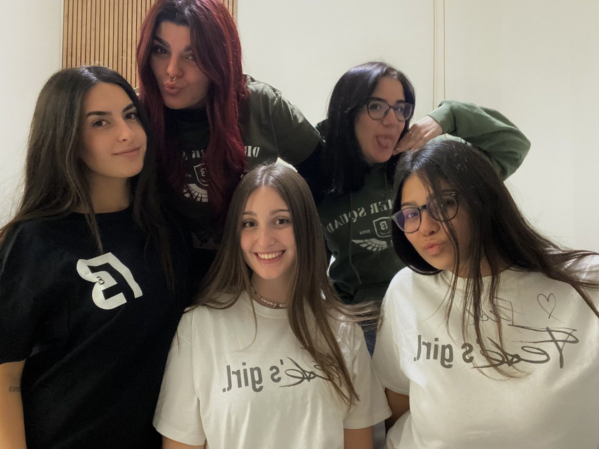 claudia_bef_'s tweet photo. due mesi dal concerto di modena🩵
non sto piangendo mi è solo entrato federico in un occhio🥹 https://t.co/uFxKmvgeeI