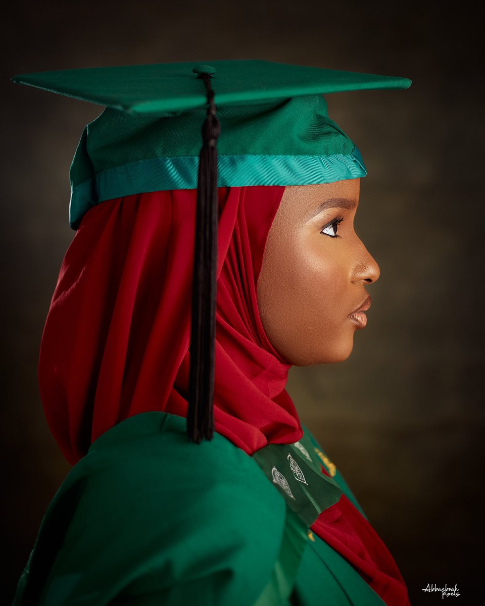 Abbasbrahpixels's tweet photo. I took this photos of @Zakiyaabkr
#abuconvocation https://t.co/oEw7KEJabU