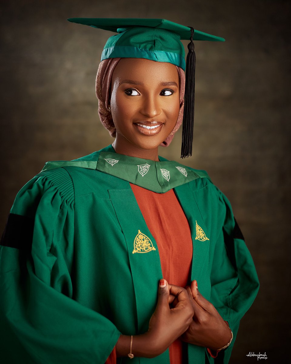 Abbasbrahpixels's tweet photo. I took this photos of @Zakiyaabkr
#abuconvocation https://t.co/oEw7KEJabU